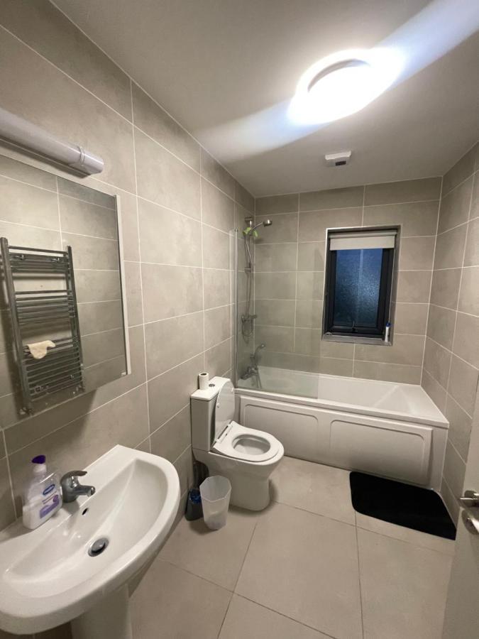 Private Room In A New Shared Apartment 梅努斯 外观 照片