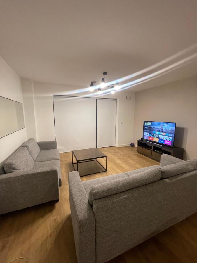 Private Room In A New Shared Apartment 梅努斯 外观 照片